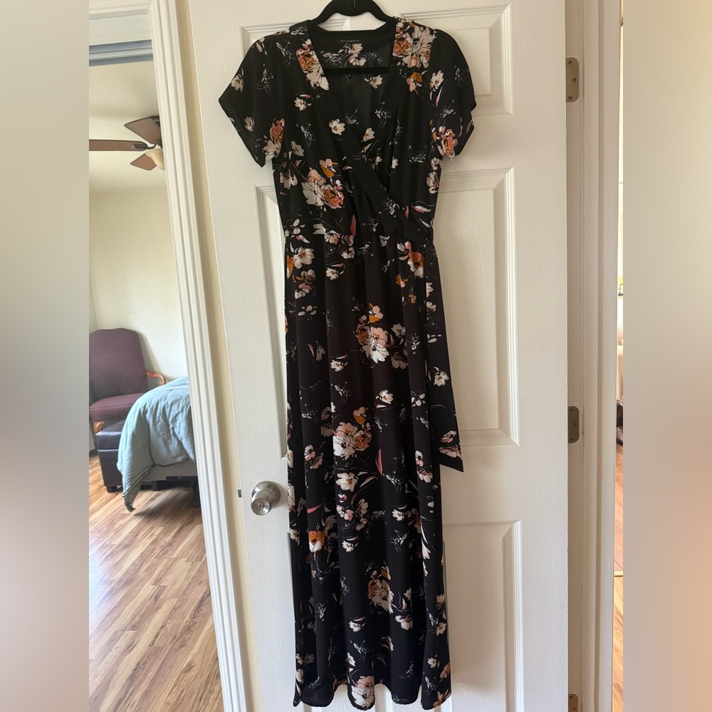 Staccato Black Floral Maxi Dress